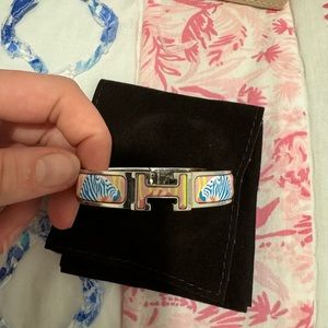 h click bracelet